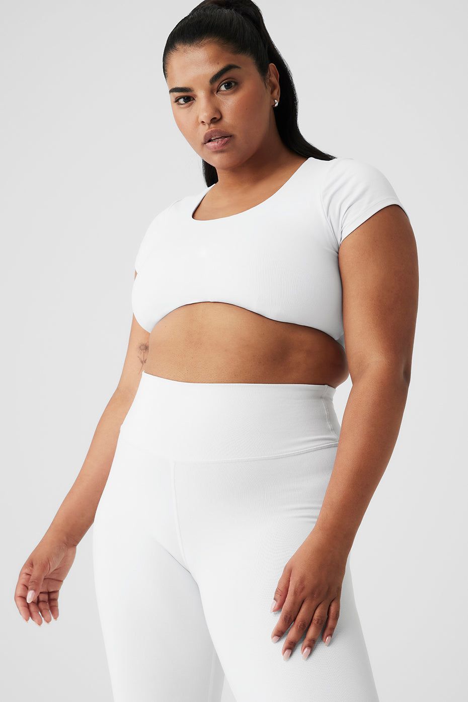 Airbrush Figure Short Sleeve Bra & 7/8 High-Waist Airbrush Legging Set sold by Alo Yoga product image thumbnail 16