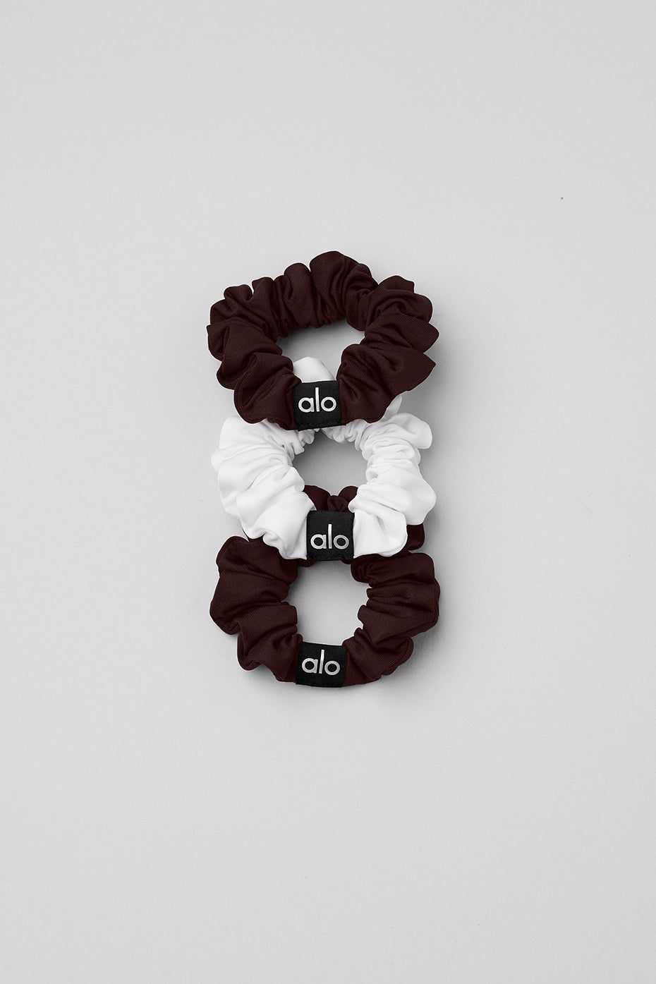 【Alo Yoga】日本未入荷 Fresh Mini Scrunchie 3-Pack 新色 Fresh Mini Scrunchie 3-Pack - Mushroom/Pink Quartz/Smoky