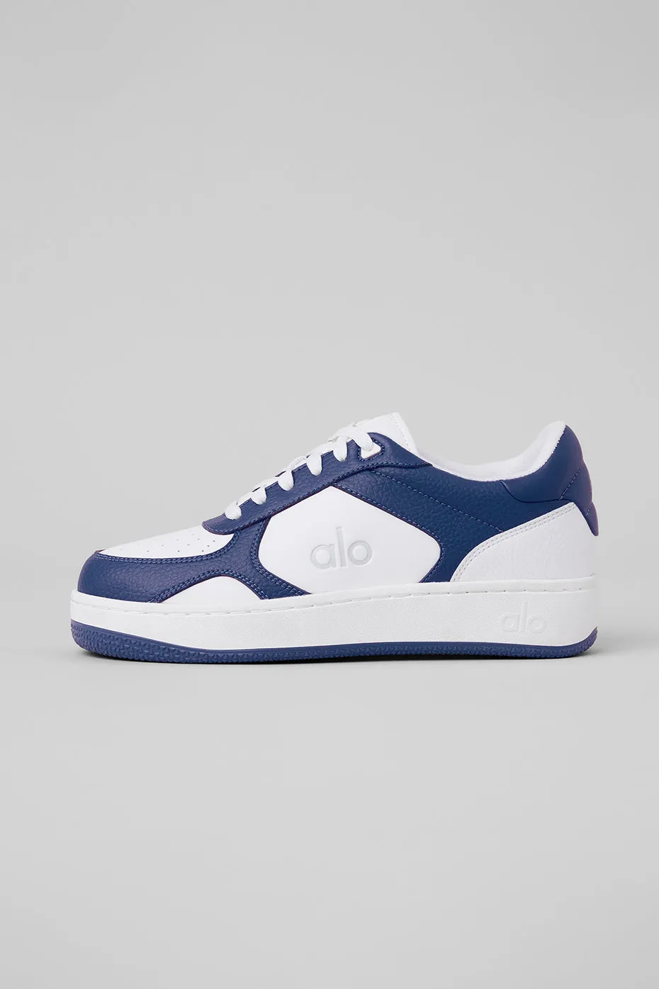 Alo Yoga Alo Recovery Mode Sneaker - Navy/White | Parallel