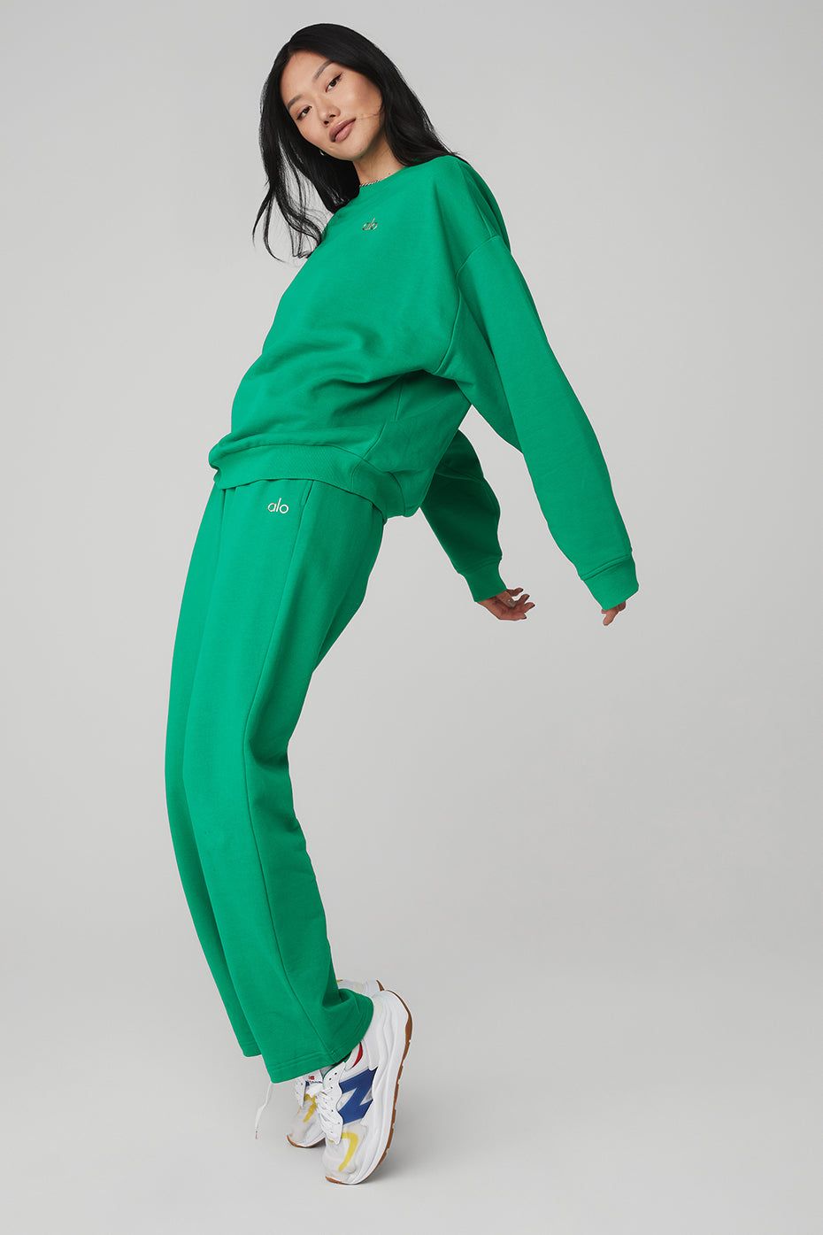 Accolade Crew Neck Pullover & Accolade Straight Leg Sweatpant Set sold by Alo Yoga product image thumbnail 29