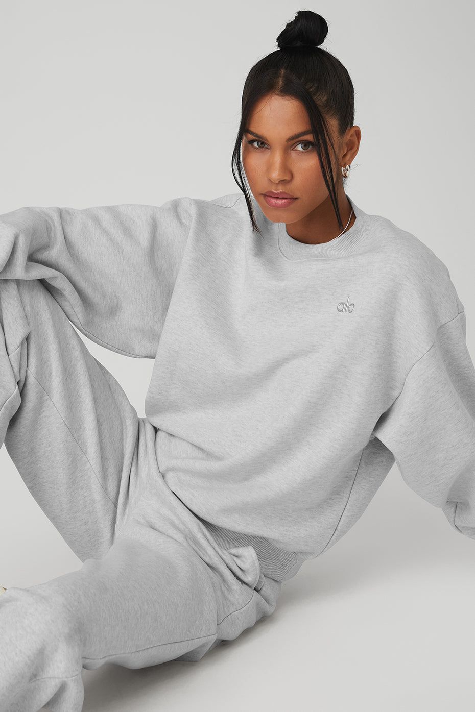 Accolade Crew Neck Pullover & Accolade Straight Leg Sweatpant Set sold by Alo Yoga product image thumbnail 12