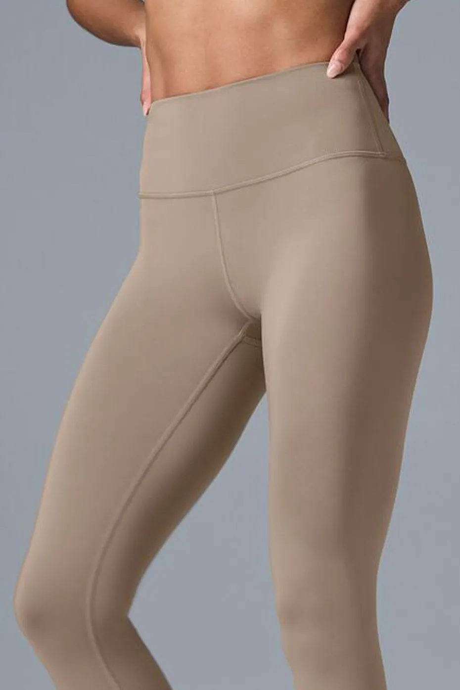 ヨガ・ピラティス 7/8 High-Waist Airlift Legging Gravel XS alo High Waist Airlift Legging in Gravel | REVOLVE