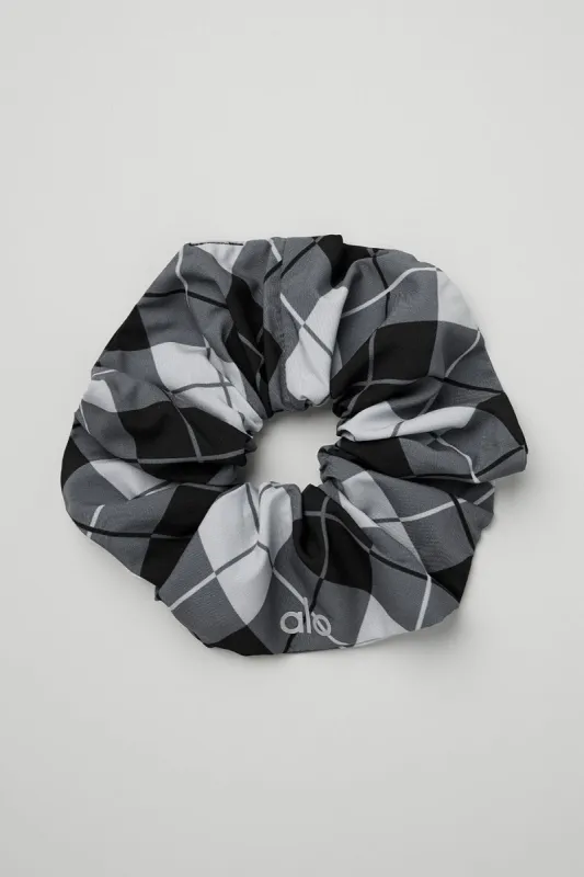 Argyle Oversized Scrunchie - Black/Anthracite sold by Alo Yoga