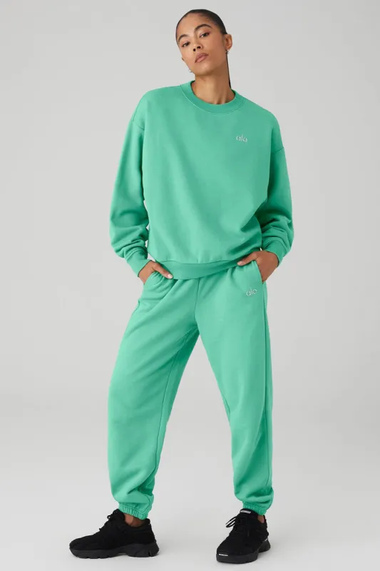 Accolade Crew Neck Pullover & Accolade Sweatpant Set - Lettuce sold by Alo Yoga