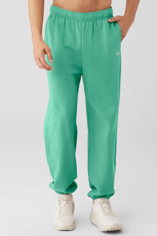 Accolade Sweatpant - Lettuce sold by Alo Yoga