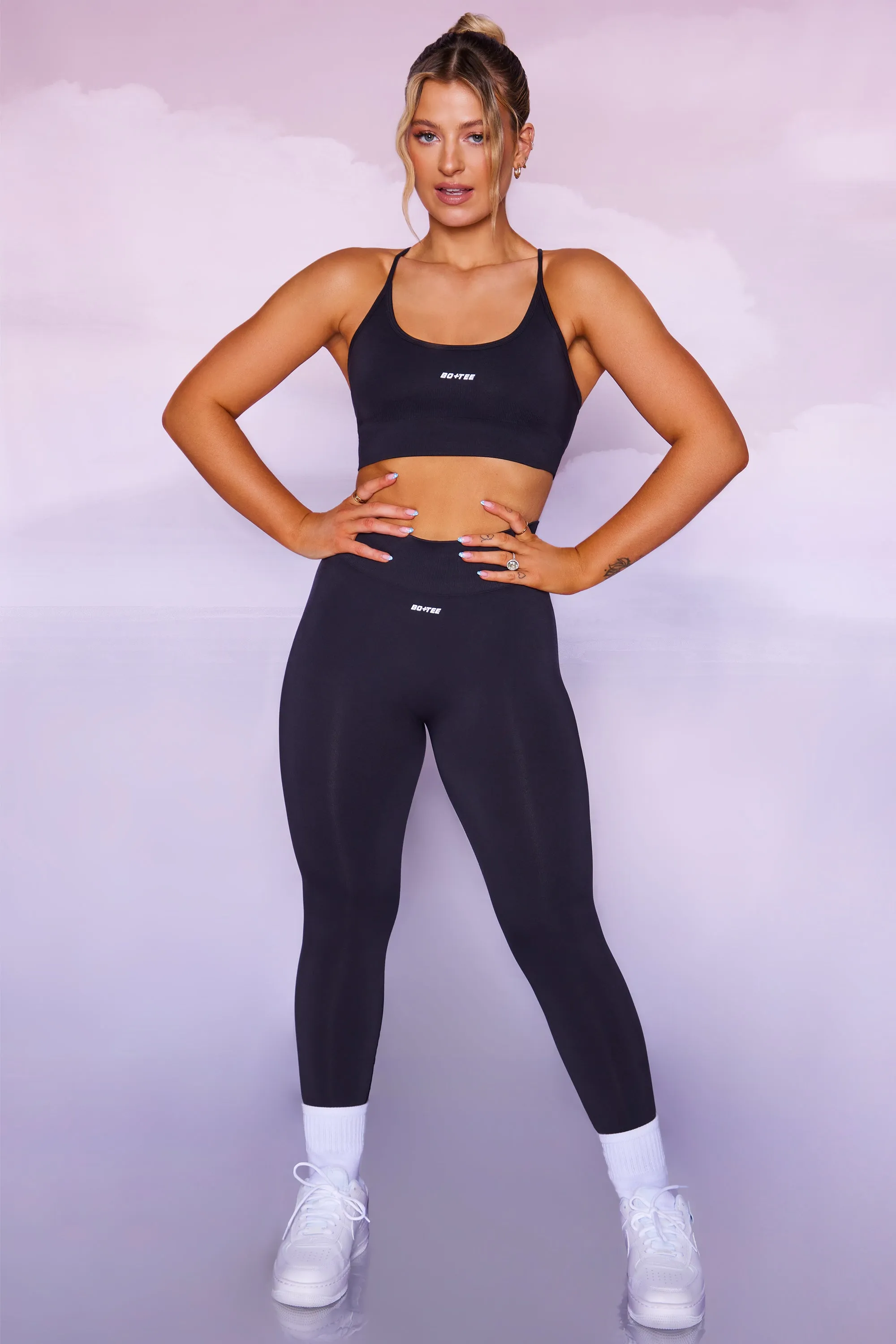 Superset - Curved Waist Seamless Leggings in Black sold by Bo + Tee product image thumbnail 2