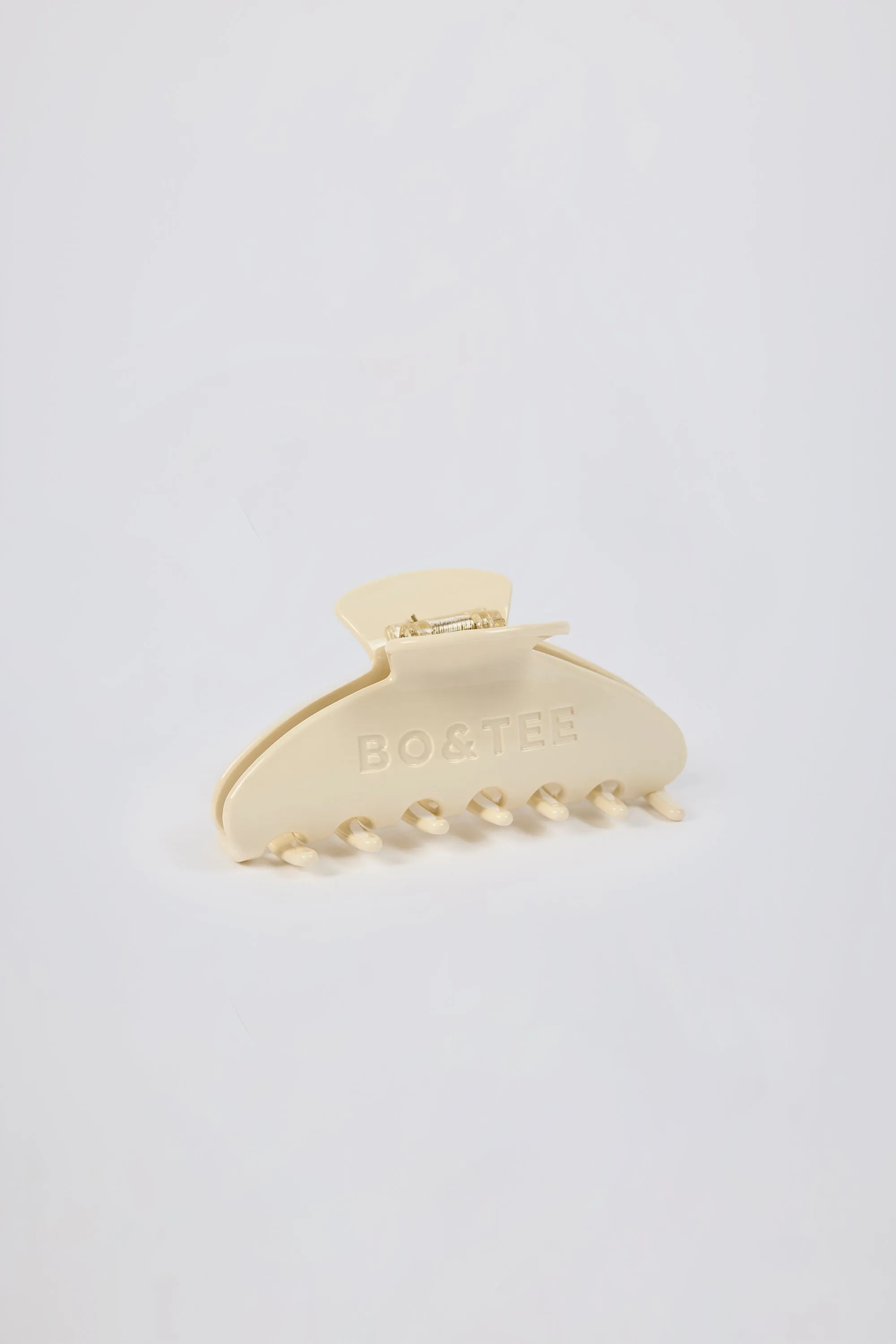 Medium Claw Clip in Soft White sold by Bo + Tee product image thumbnail 5