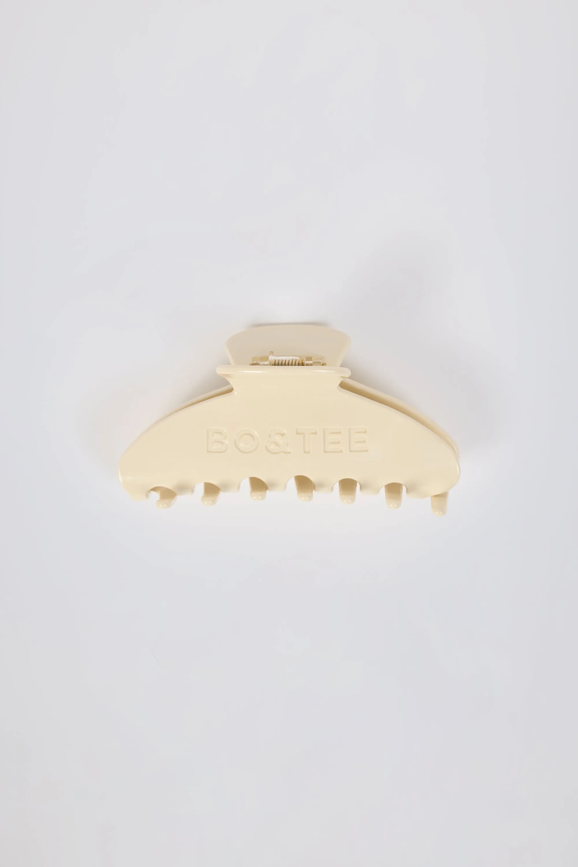 Medium Claw Clip in Soft White sold by Bo + Tee product image thumbnail 4