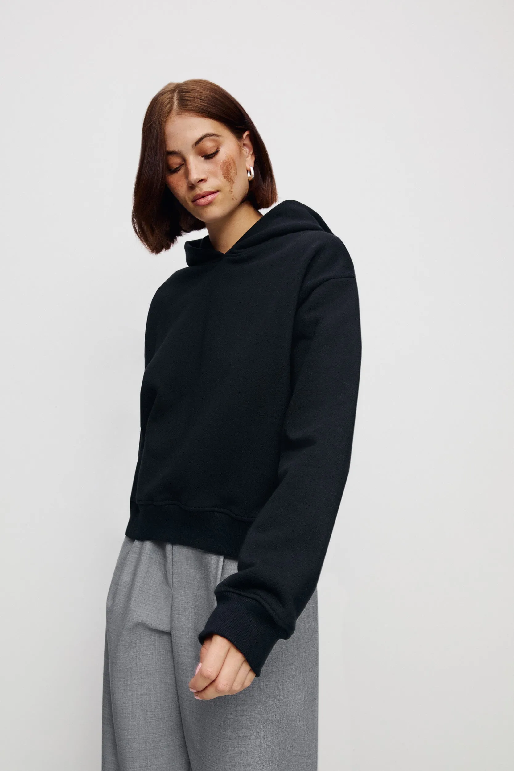 BLUZA Z SZEROKIM KAPTUREM LEAL ORGANIC CZARNA sold by The Odder Side product image thumbnail 4