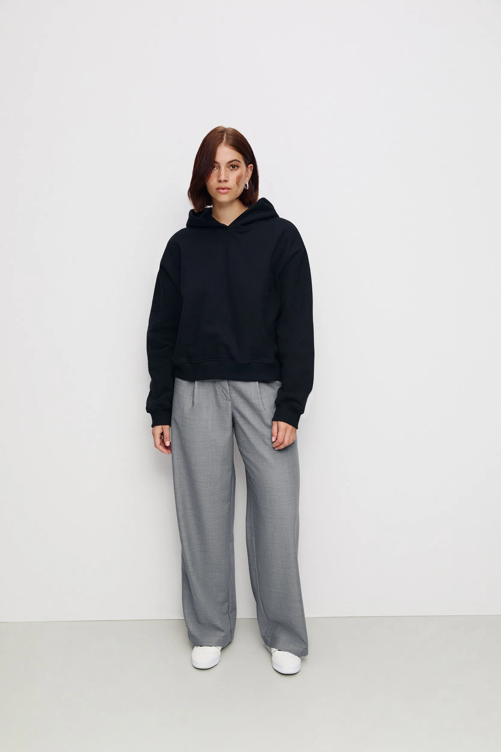 BLUZA Z SZEROKIM KAPTUREM LEAL ORGANIC CZARNA sold by The Odder Side