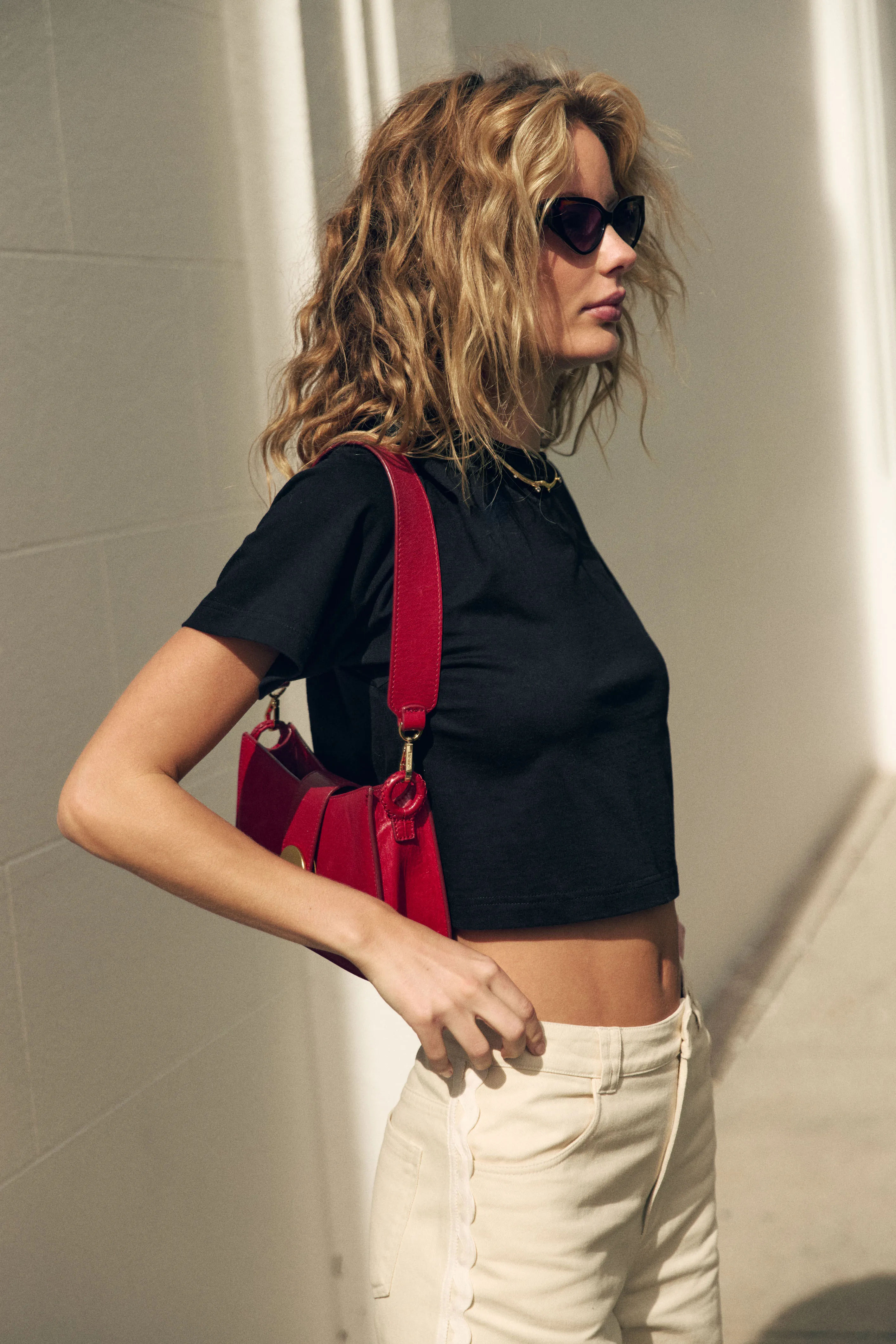 T-SHIRT DAMSKI LAY ORGANIC CROP CZARNY sold by The Odder Side product image thumbnail 4