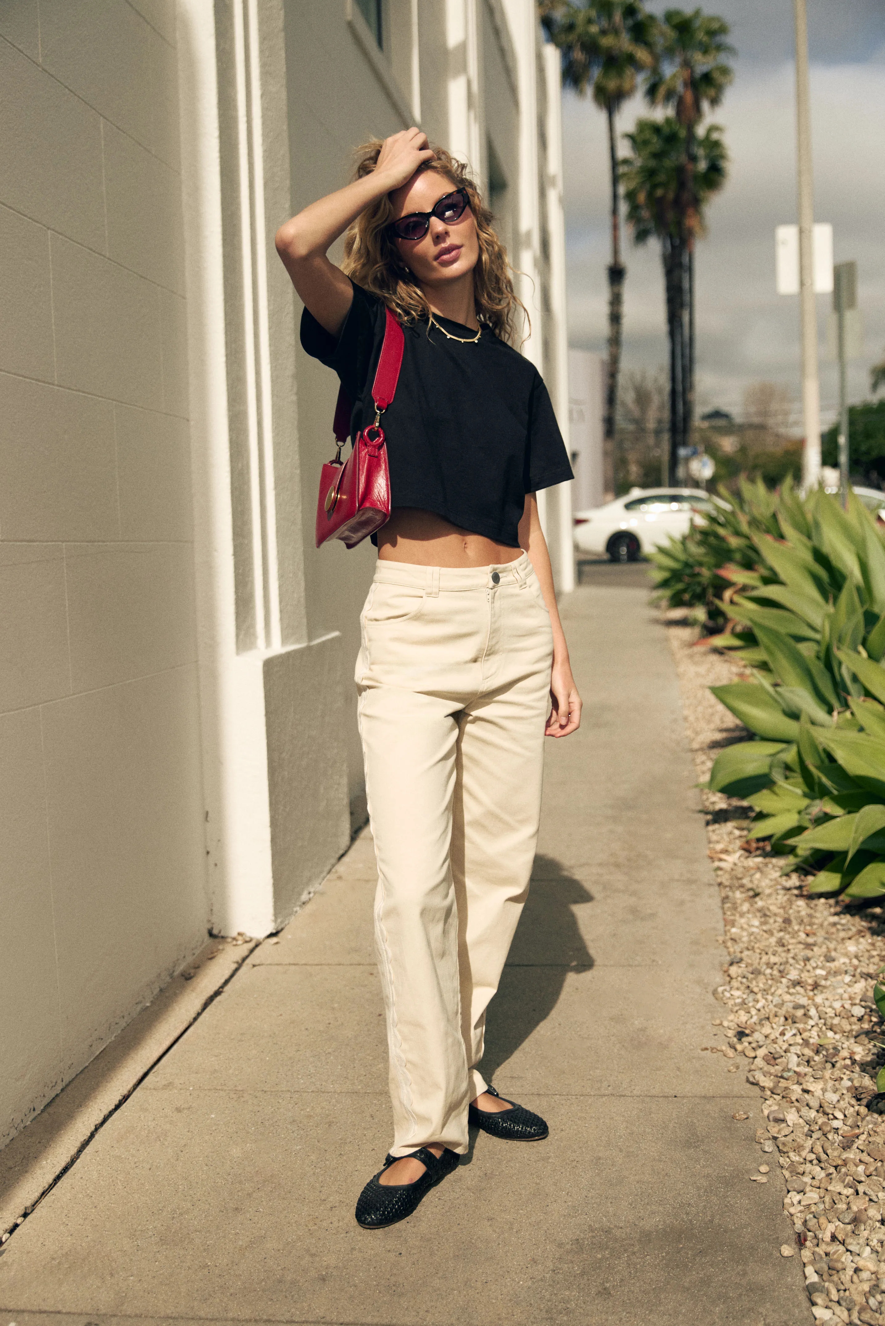 T-SHIRT DAMSKI LAY ORGANIC CROP CZARNY sold by The Odder Side product image thumbnail 5