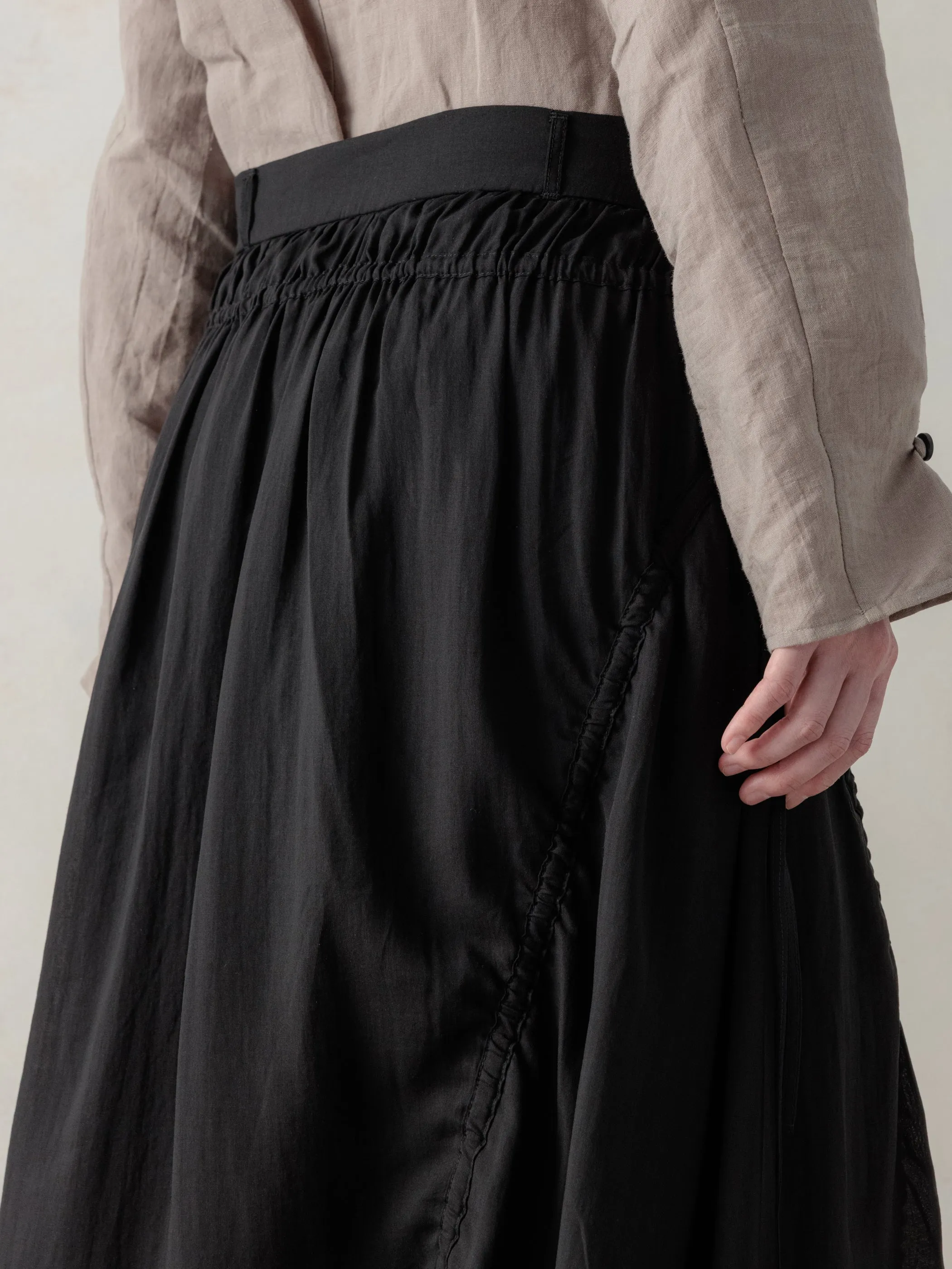 26SS WMS|Cotton Pleated Midi Skirt (Black) sold by Professor E. product image thumbnail 4