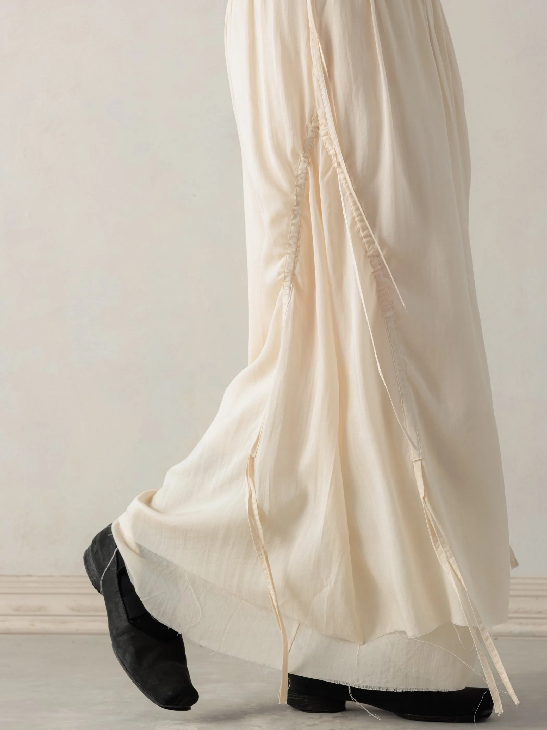 26SS WMS|Cotton Pleated Midi Skirt (Beige) sold by Professor E. product image thumbnail 4