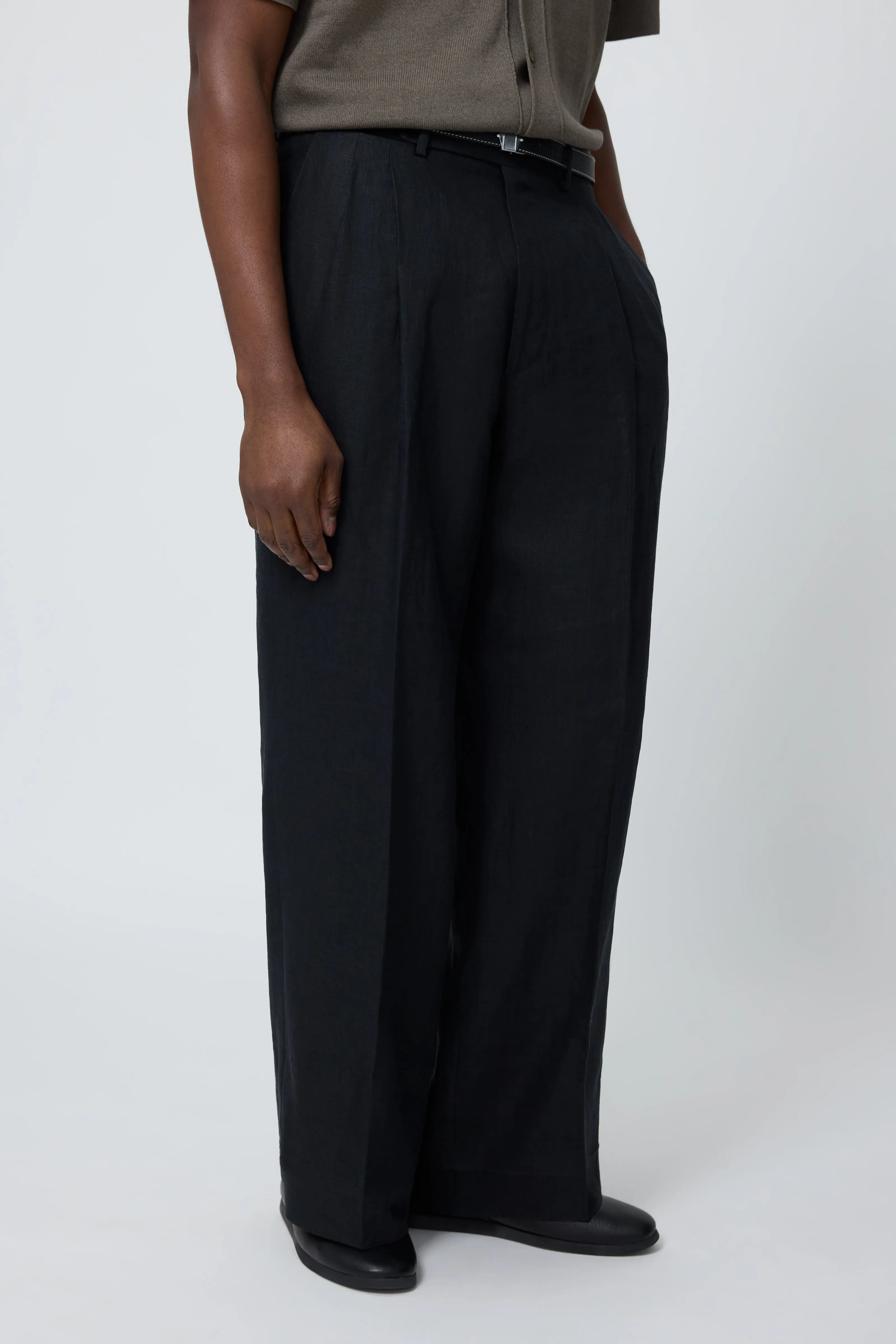 Double Pleat Trouser (Black Washed Linen) sold by Stoffa product image thumbnail 3
