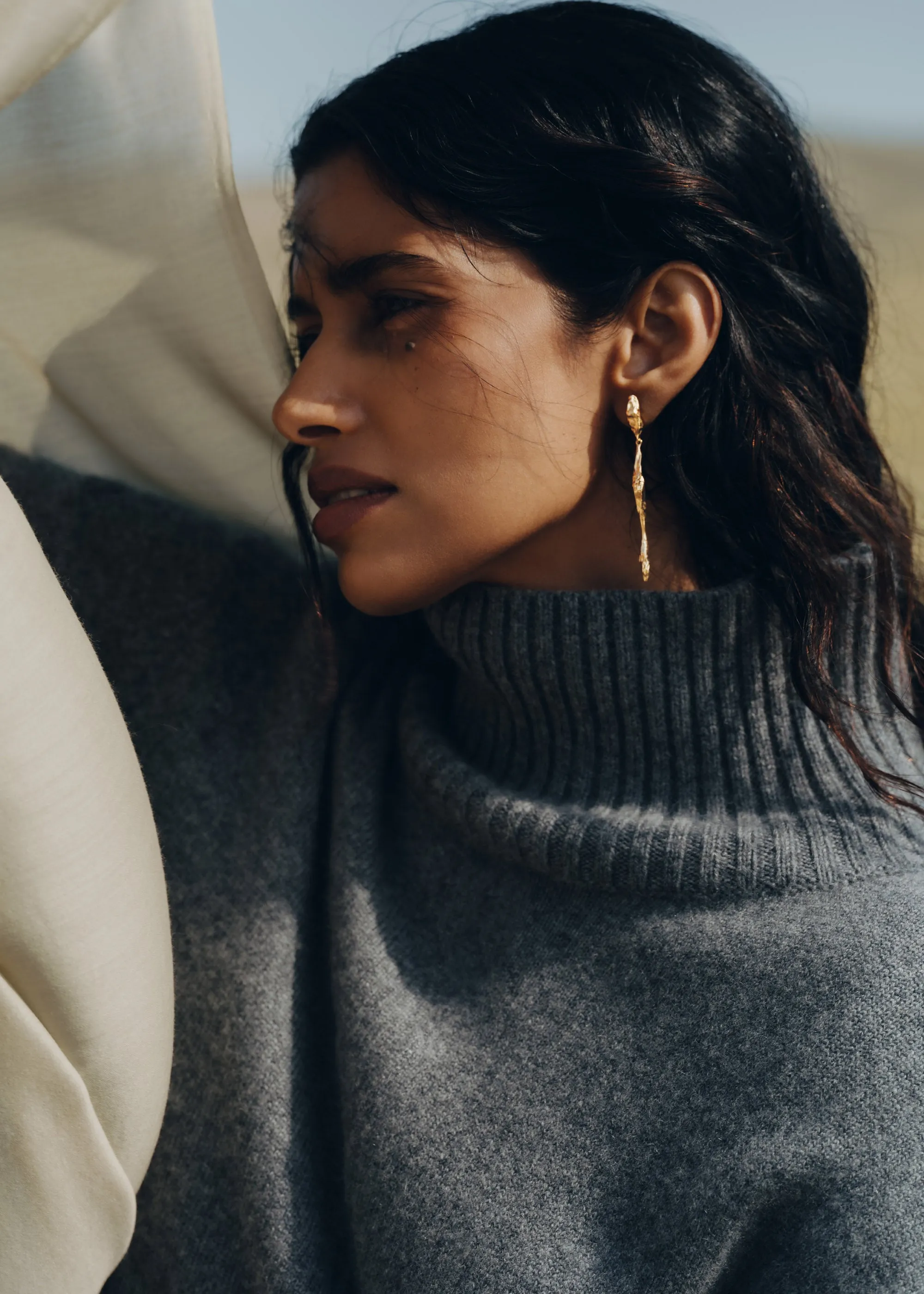 Eroz Drop Earrings - 24 carat gold-gilded edition sold by Polene product image thumbnail 5