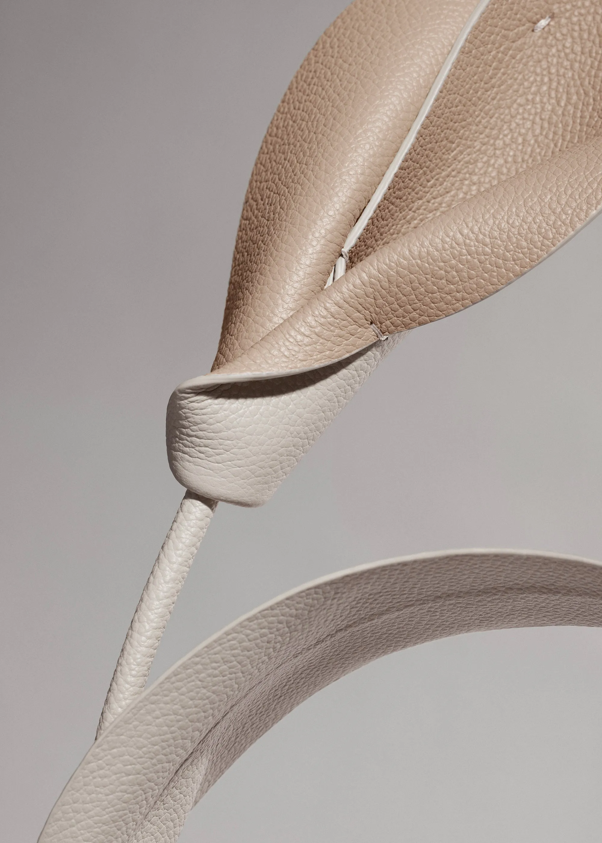 Pili Flower - Chalk sold by Polène product image thumbnail 3