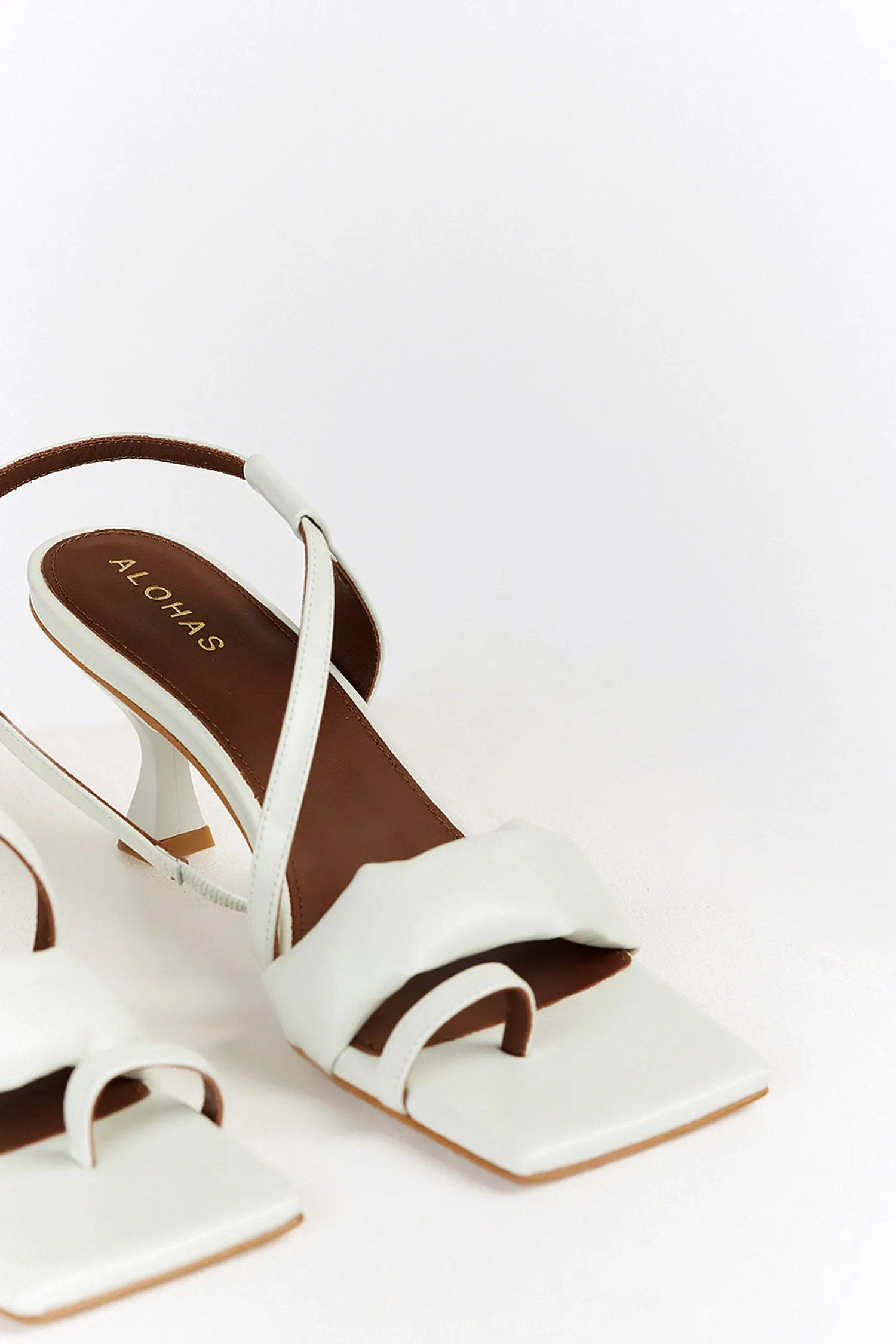 ALOHAS ASYMMETREIC WHITE HEEL sold by Dissh product image thumbnail 4