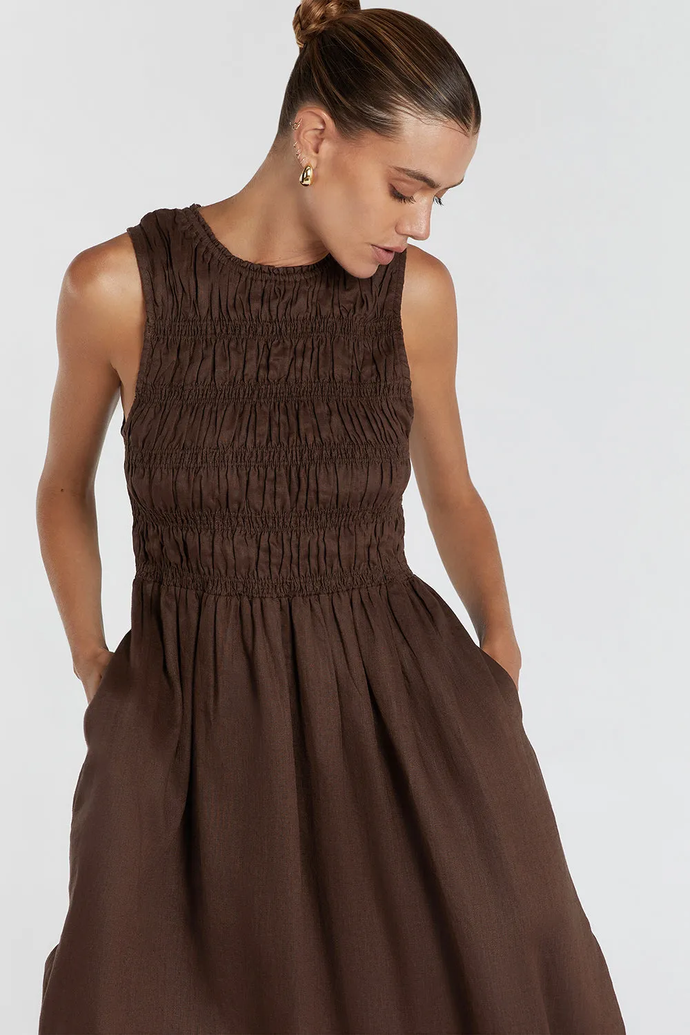 LESSI BITTER CHOC LINEN MAXI DRESS | Parallel