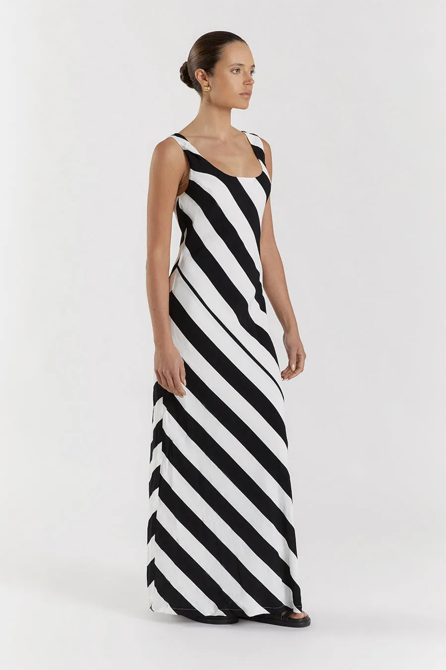 CARLIE WHITE/ BLACK SCOOP SLIP DRESS sold by Dissh product image thumbnail 3
