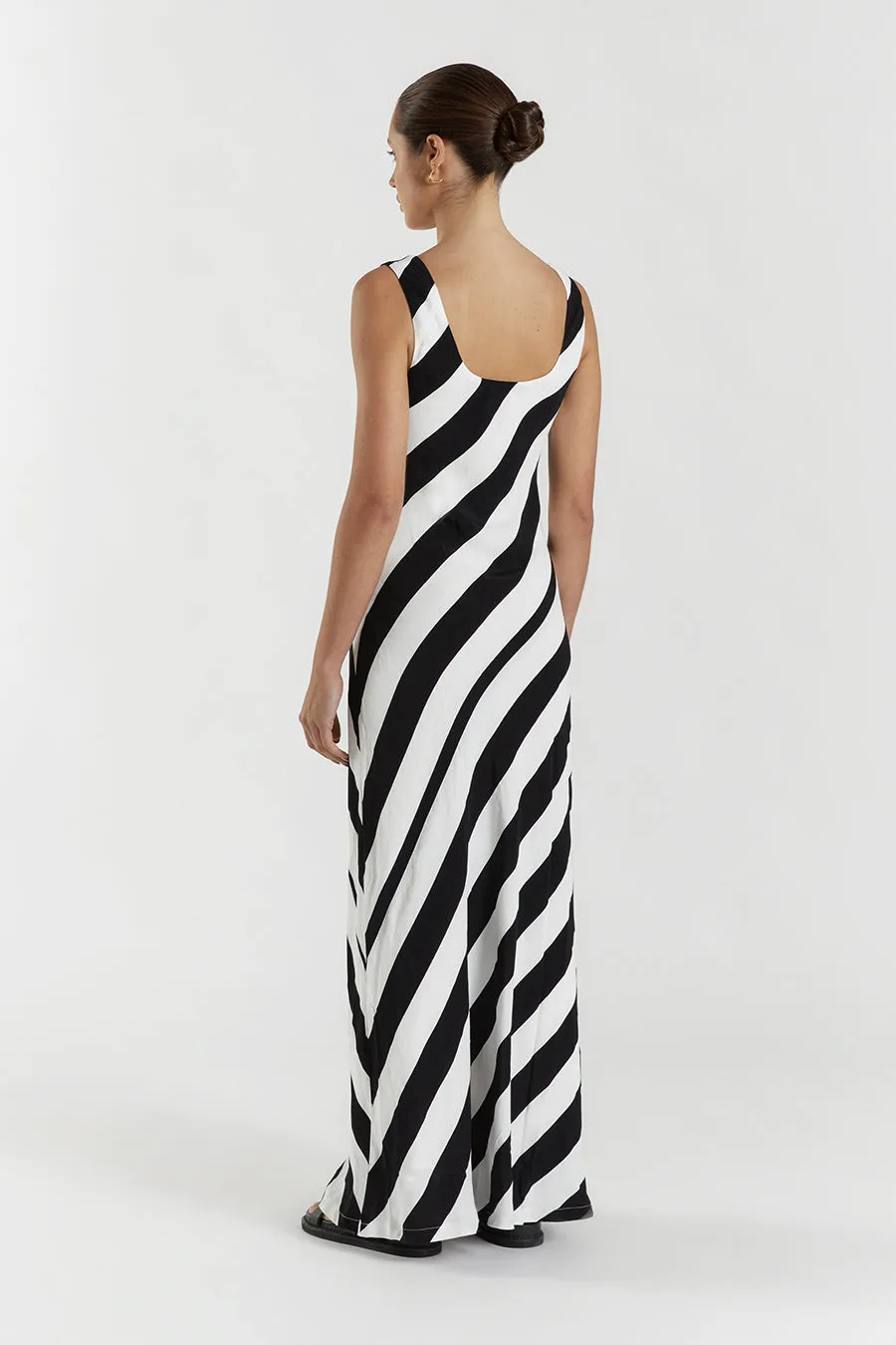 CARLIE WHITE/ BLACK SCOOP SLIP DRESS sold by Dissh product image thumbnail 4