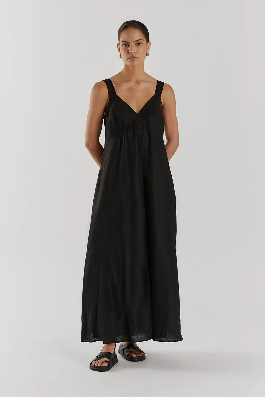 TIARNE BLACK LINEN MAXI DRESS sold by Dissh product image thumbnail 2