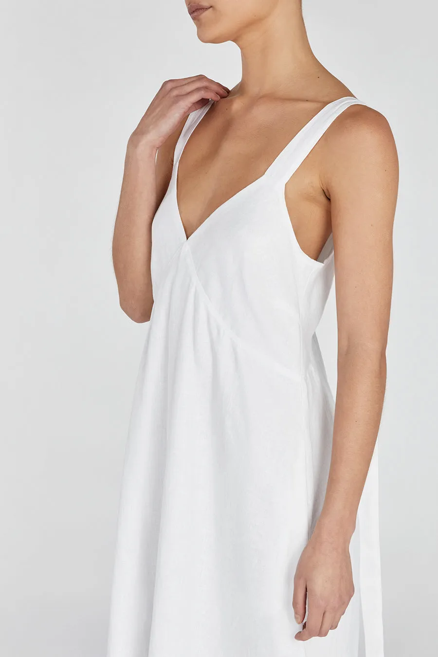TIARNE WHITE LINEN MAXI DRESS sold by Dissh product image thumbnail 5