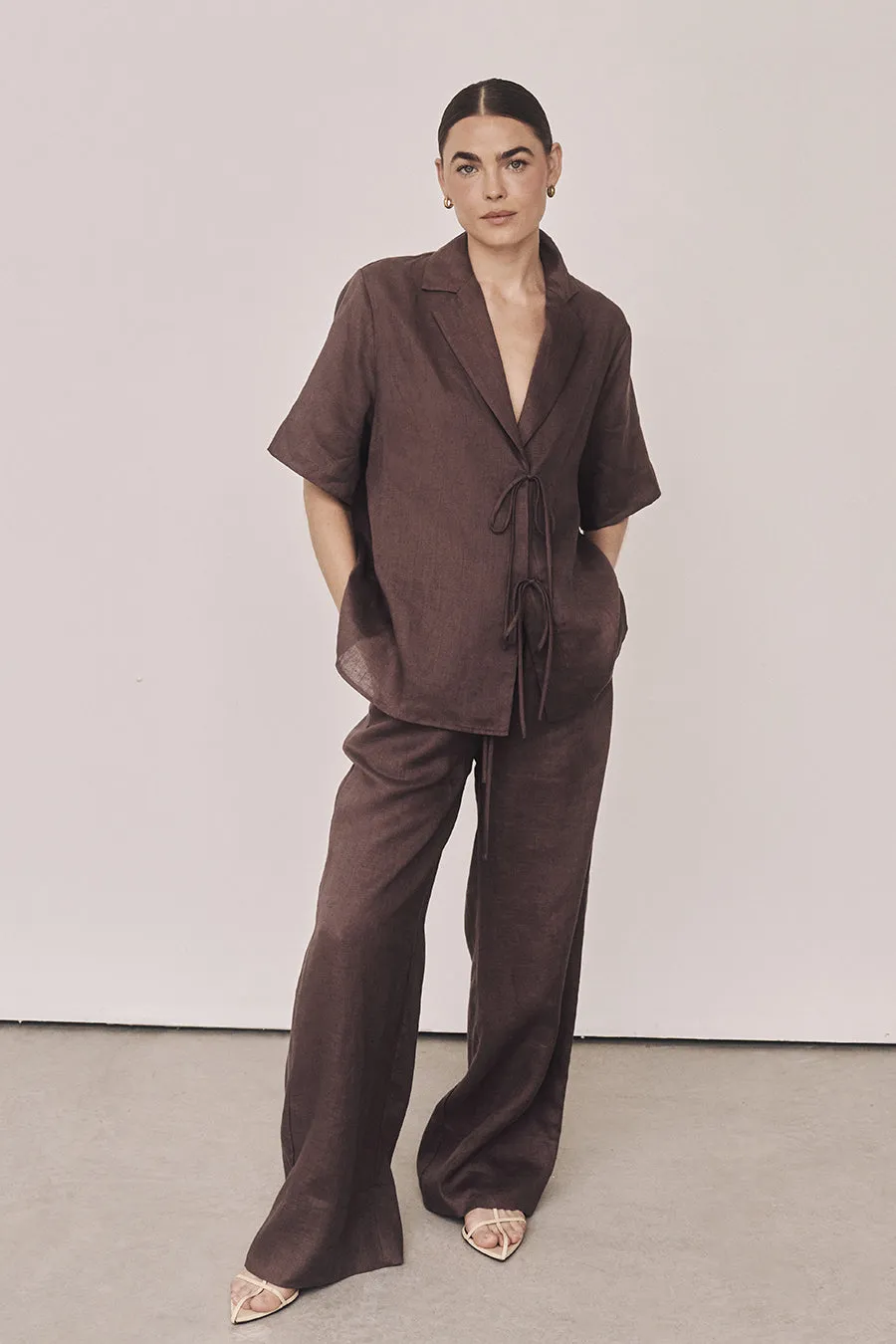 GINA CHOC LINEN ELASTIC WAIST PANT sold by Dissh