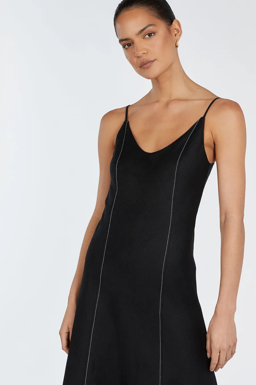 GIANA BLACK LINEN SCOOP MAXI DRESS sold by Dissh product image thumbnail 2