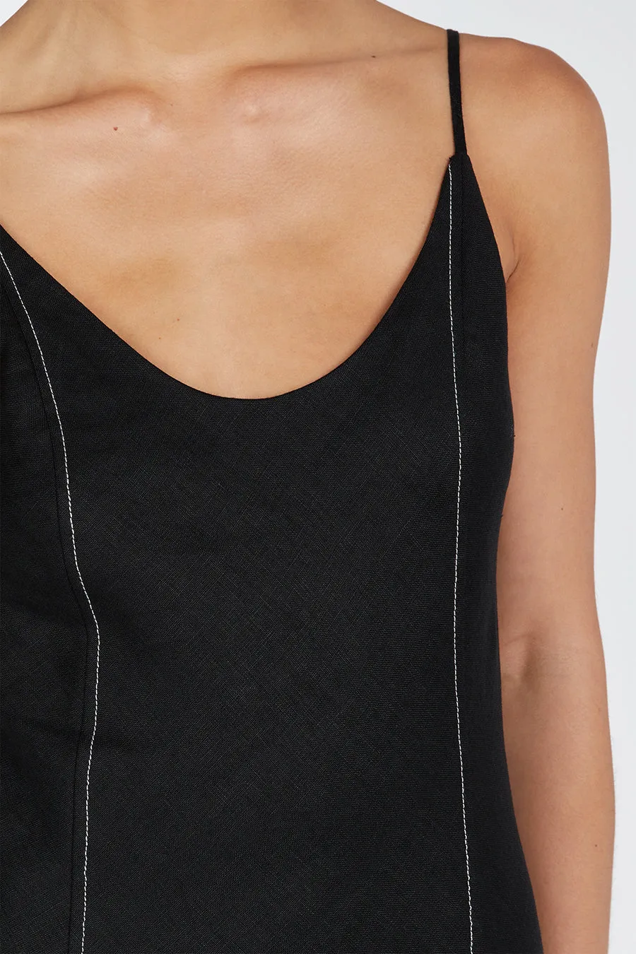 GIANA BLACK LINEN SCOOP MAXI DRESS sold by Dissh product image thumbnail 5