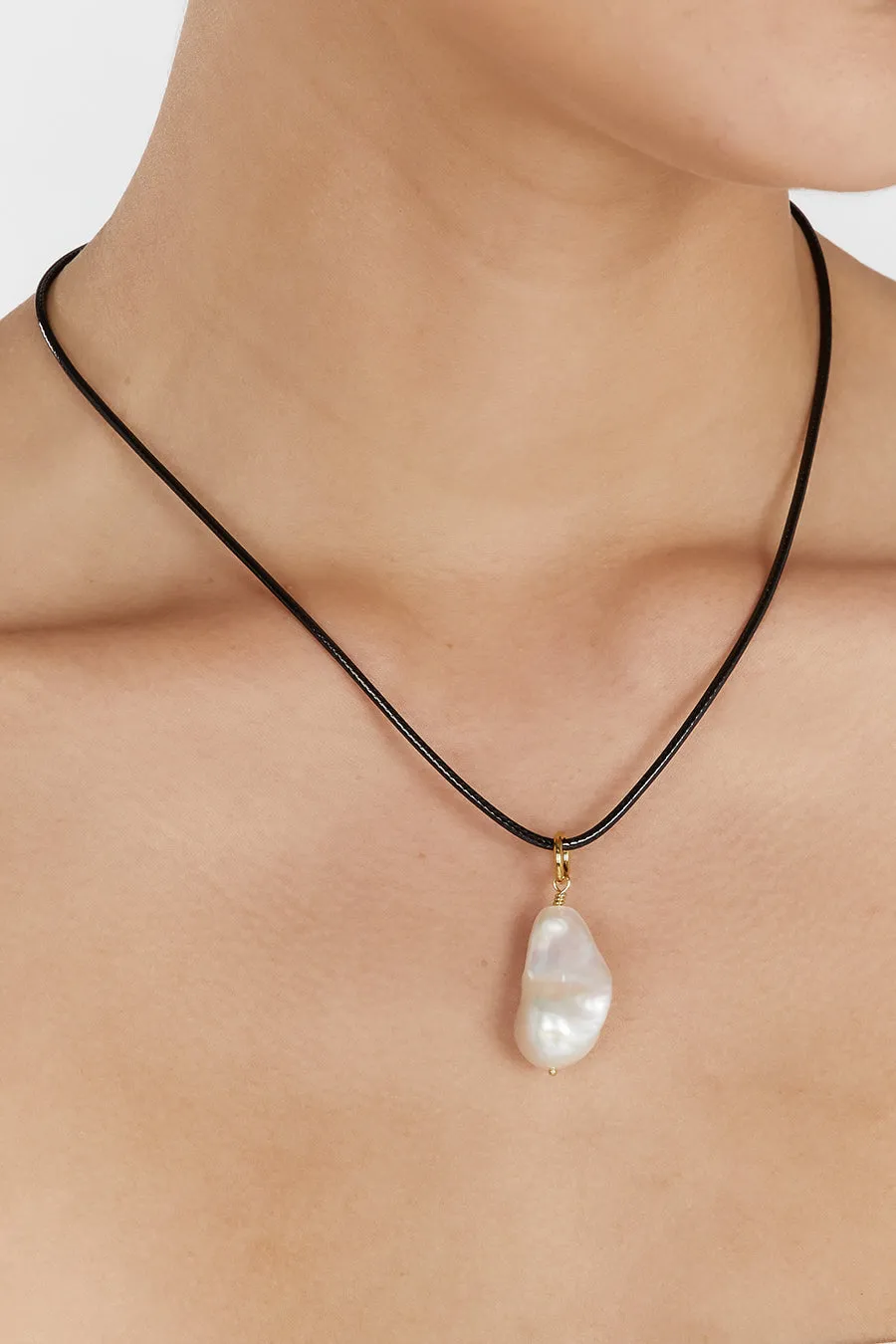 AMBER SCEATS INES PEARL NECKLACE sold by Dissh product image thumbnail 4