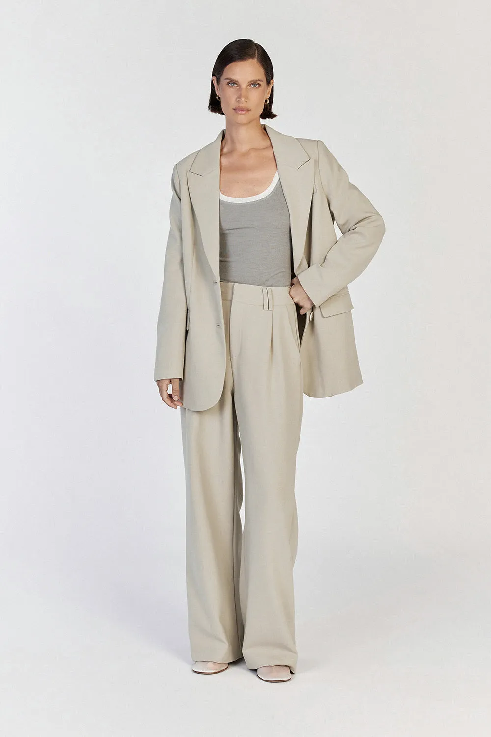 LINA DOVE CONTRAST SCOOP TANK sold by Dissh product image thumbnail 2