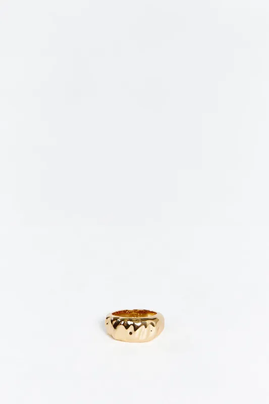 LUV AJ HAMMERED RIDGED GOLD RING sold by Dissh
