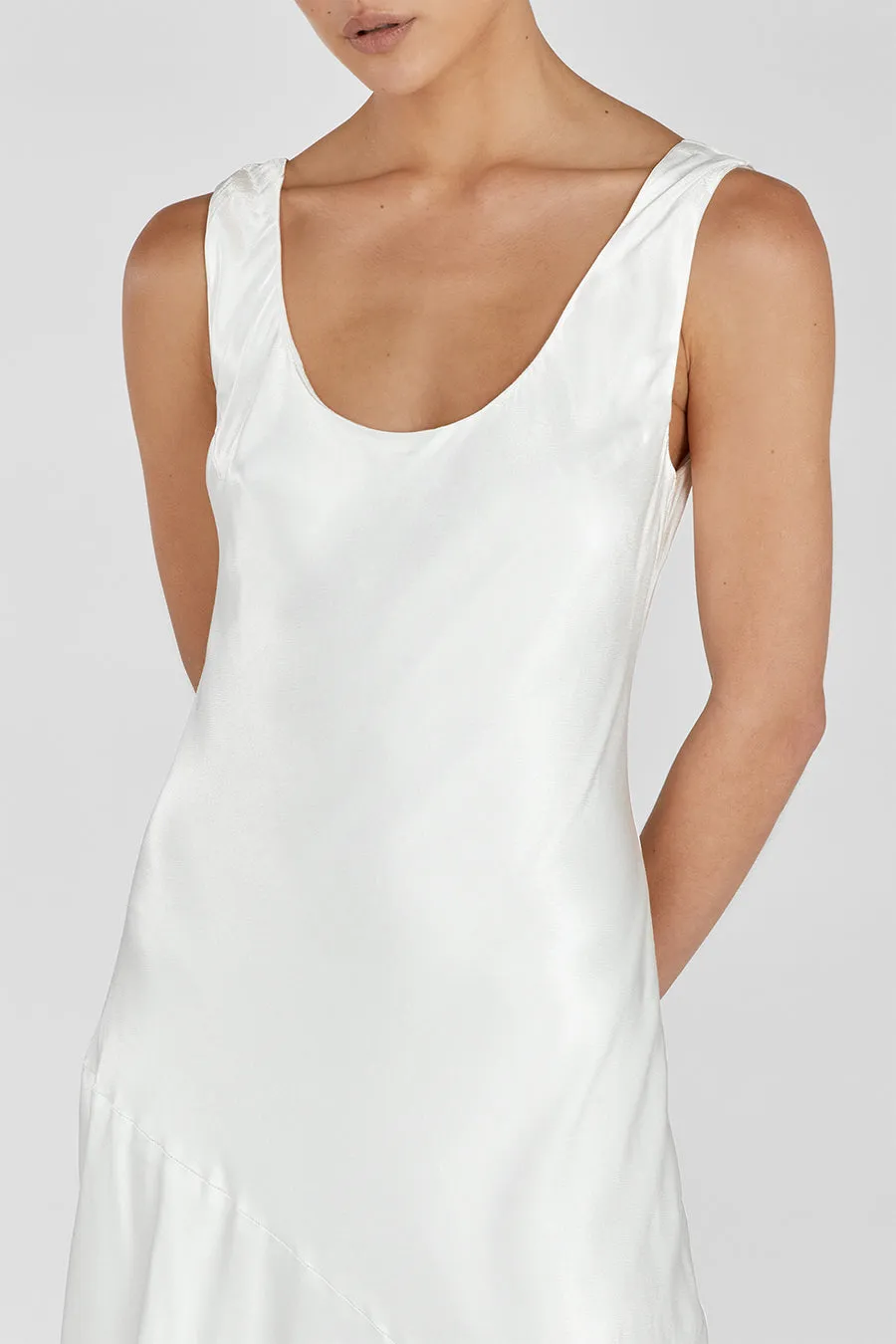 LEA SATIN WHITE SCOOP MAXI DRESS sold by Dissh product image thumbnail 5