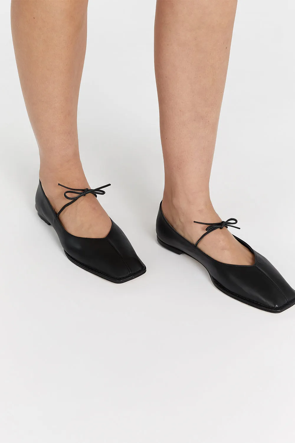 ALOHAS SWAY BLACK LEATHER FLATS sold by Dissh product image thumbnail 4