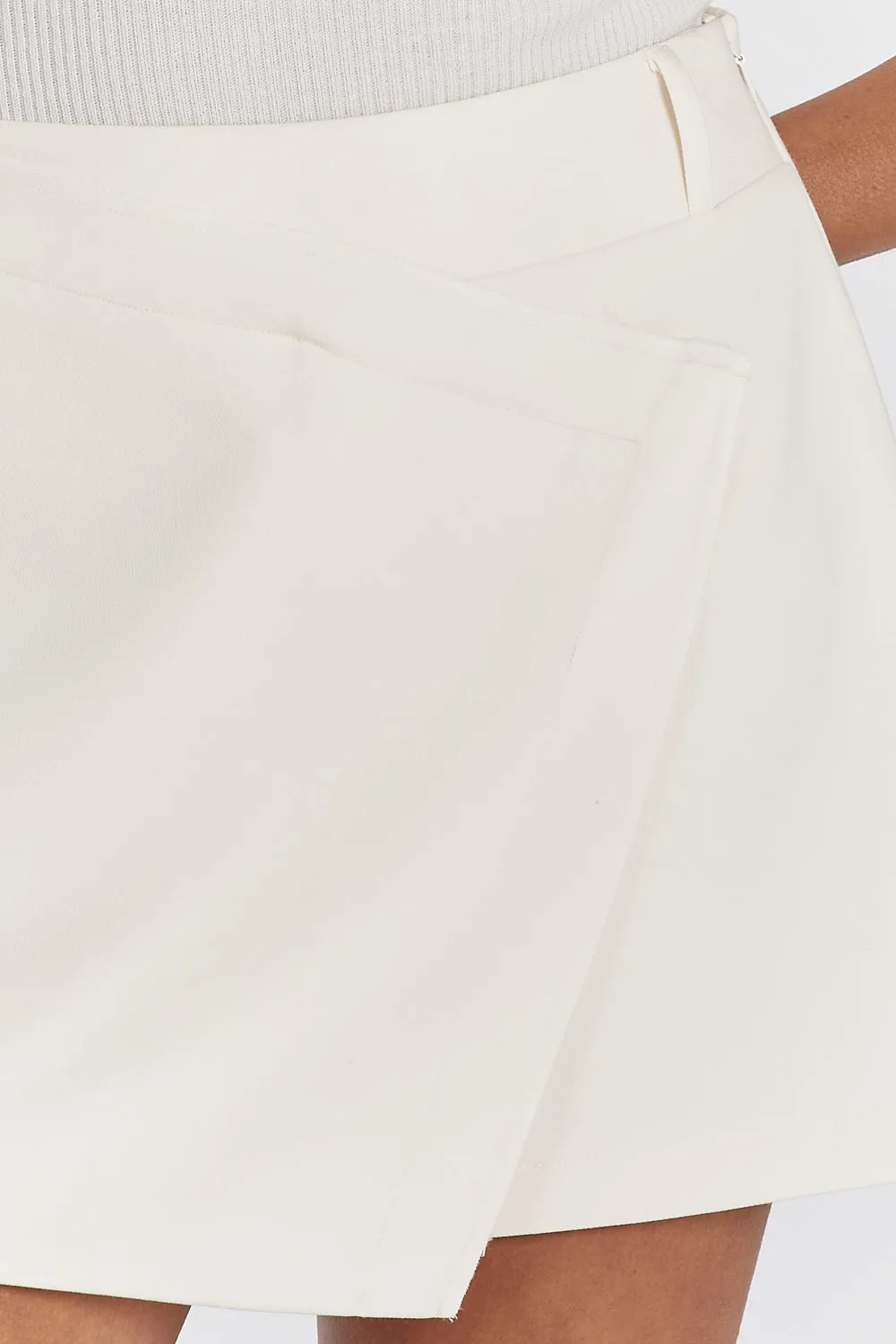 JULIE CREAM TAILORED SKORT sold by Dissh product image thumbnail 5