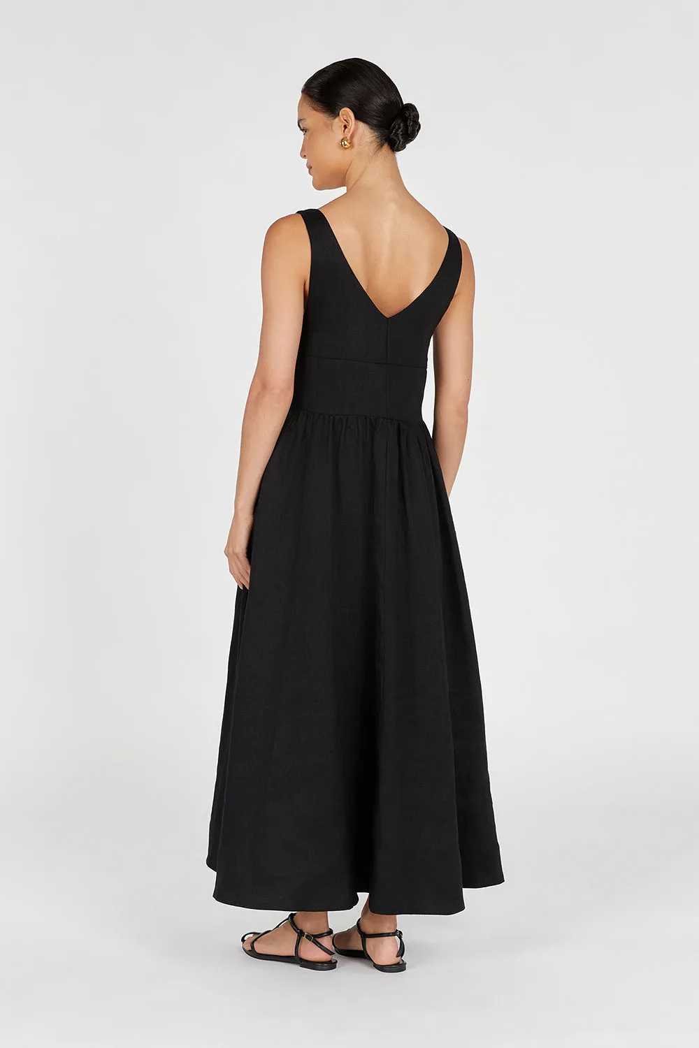 ARLO BLACK V NECK LINEN MAXI DRESS sold by Dissh product image thumbnail 4