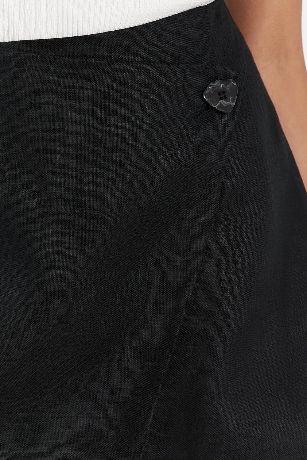 TOMMY BLACK LINEN MINI SKIRT sold by Dissh product image thumbnail 5