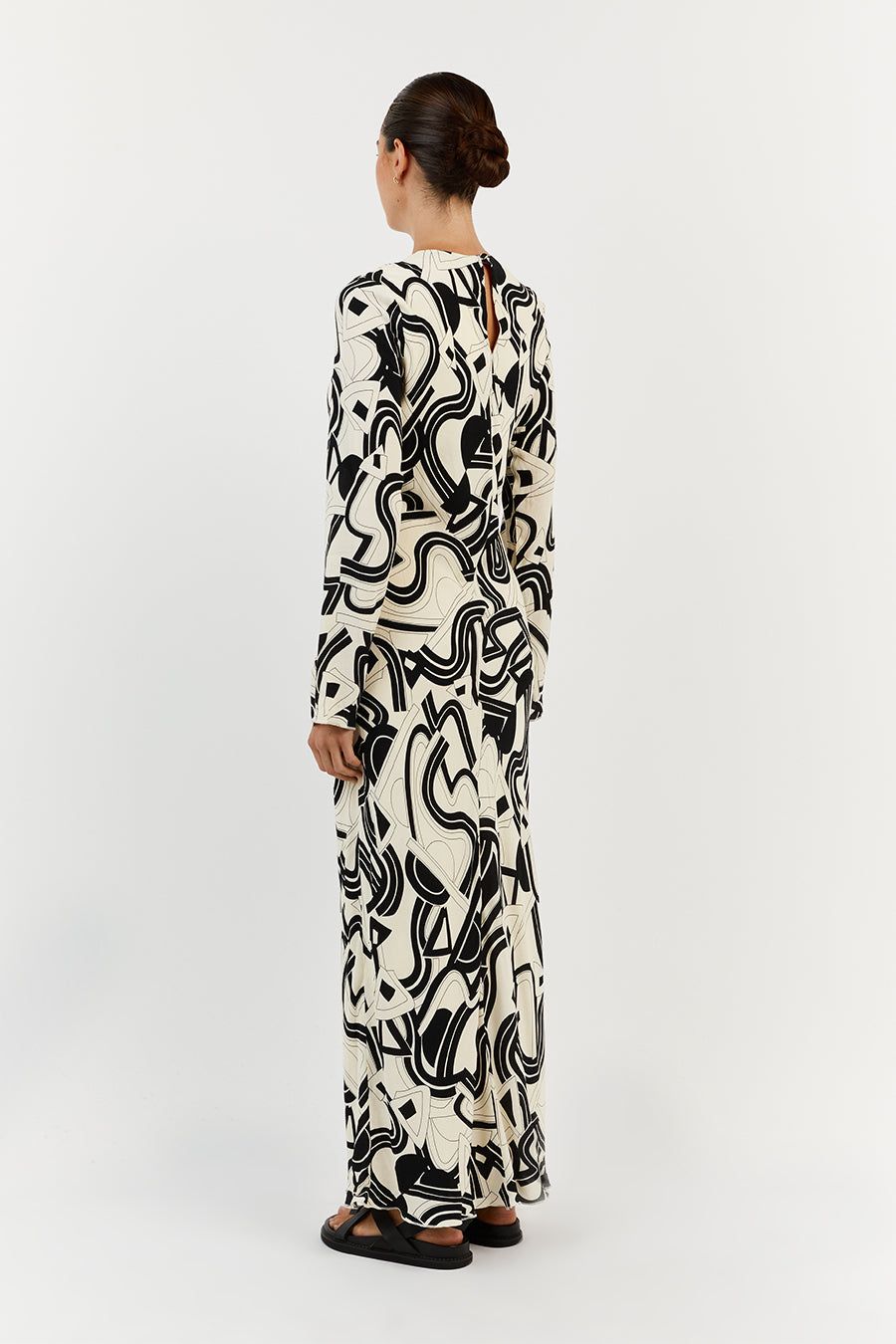 LAYTON CREAM SLEEVED DRESS sold by Dissh product image thumbnail 4