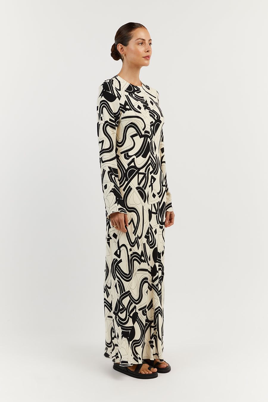 LAYTON CREAM SLEEVED DRESS sold by Dissh product image thumbnail 3