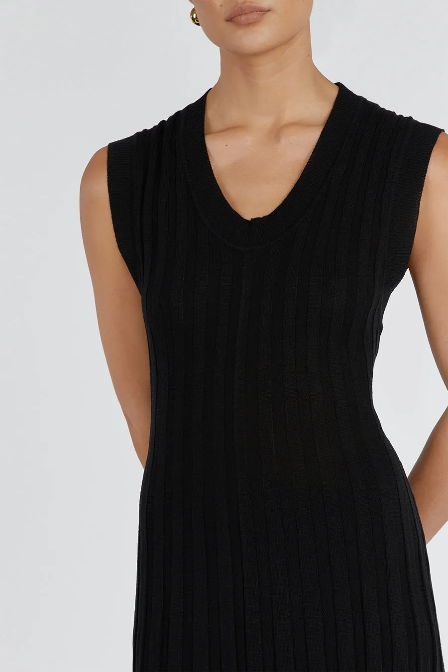 ASTRID BLACK SCOOP MIDI DRESS sold by Dissh product image thumbnail 5