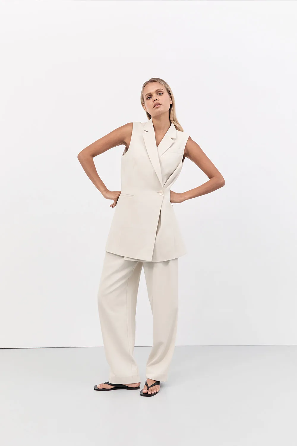 HUGO OAT TUCK PANT sold by Dissh