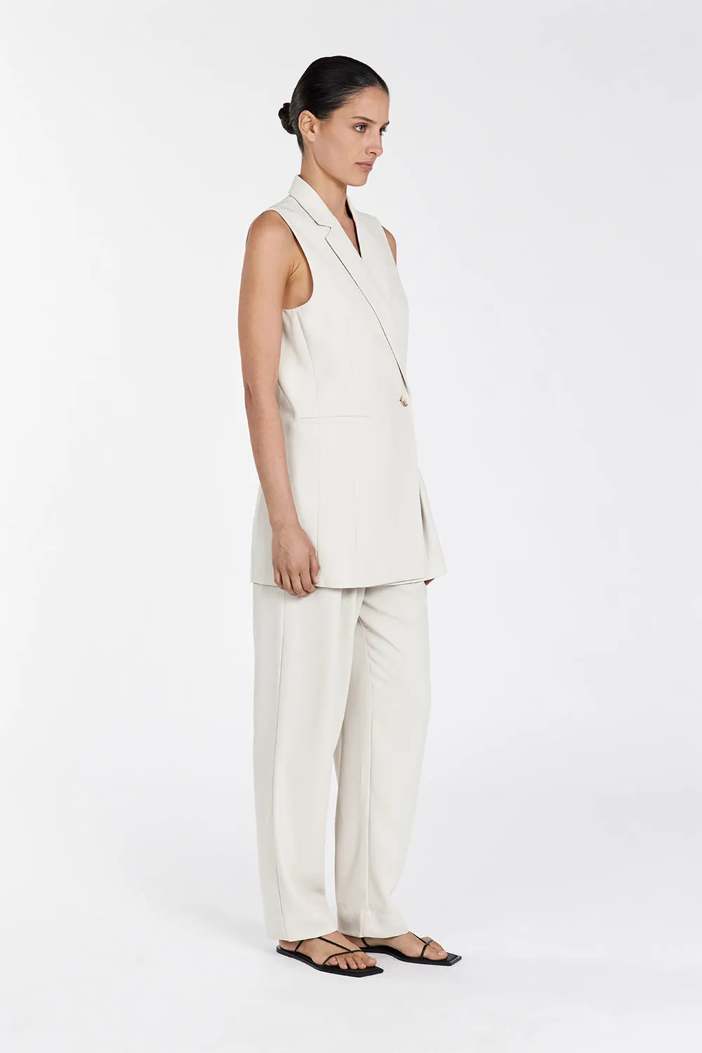 HUGO OAT TUCK PANT sold by Dissh product image thumbnail 3