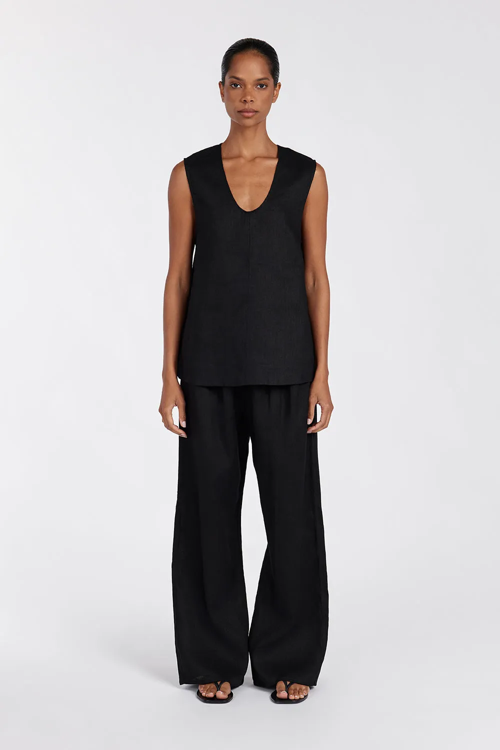 ANA BLACK LINEN SCOOP TOP sold by Dissh