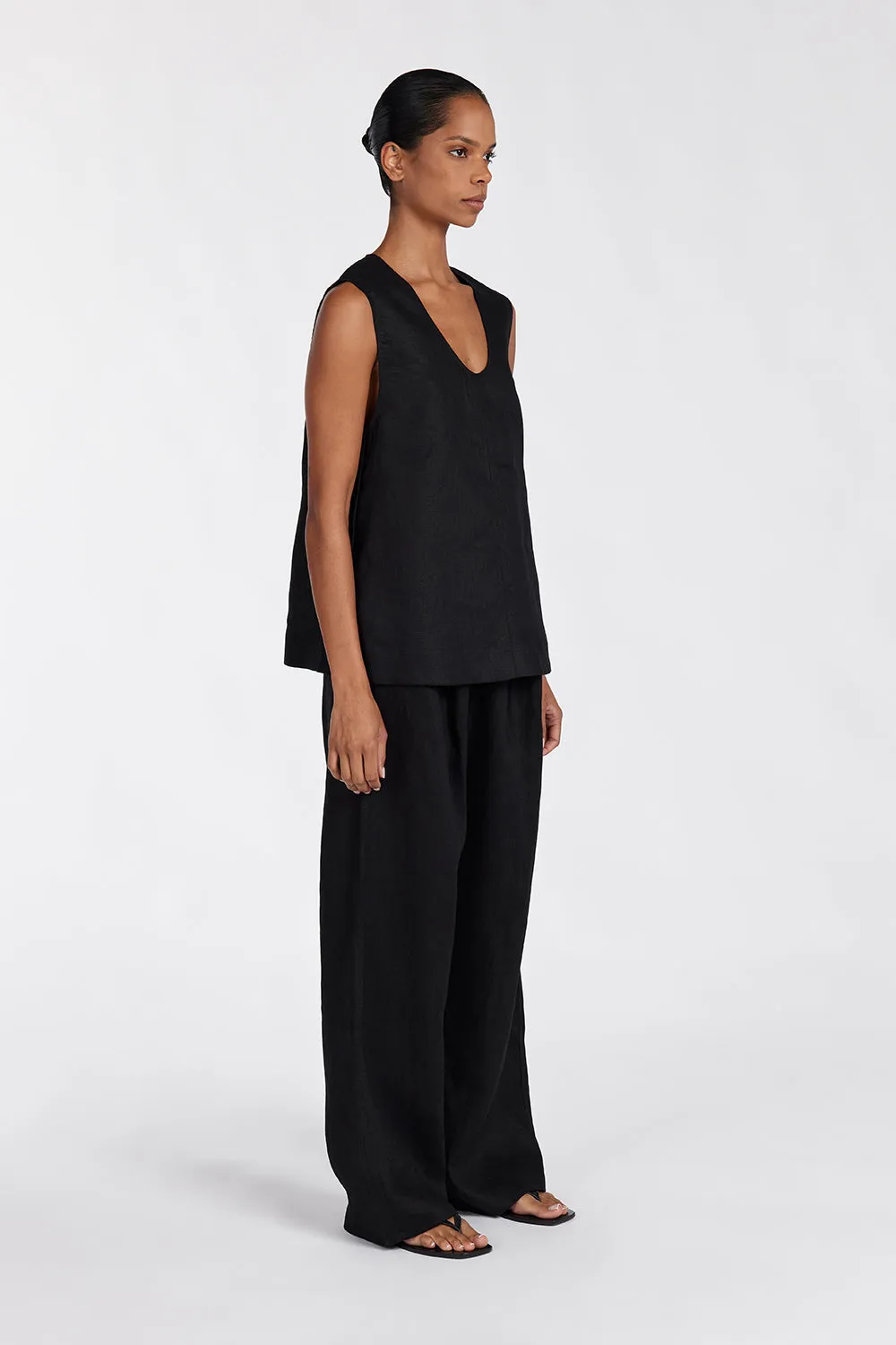 ANA BLACK LINEN SCOOP TOP sold by Dissh product image thumbnail 3