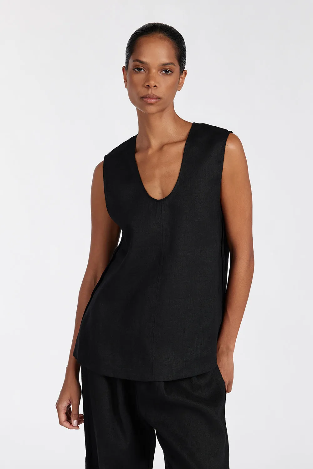 ANA BLACK LINEN SCOOP TOP sold by Dissh product image thumbnail 2