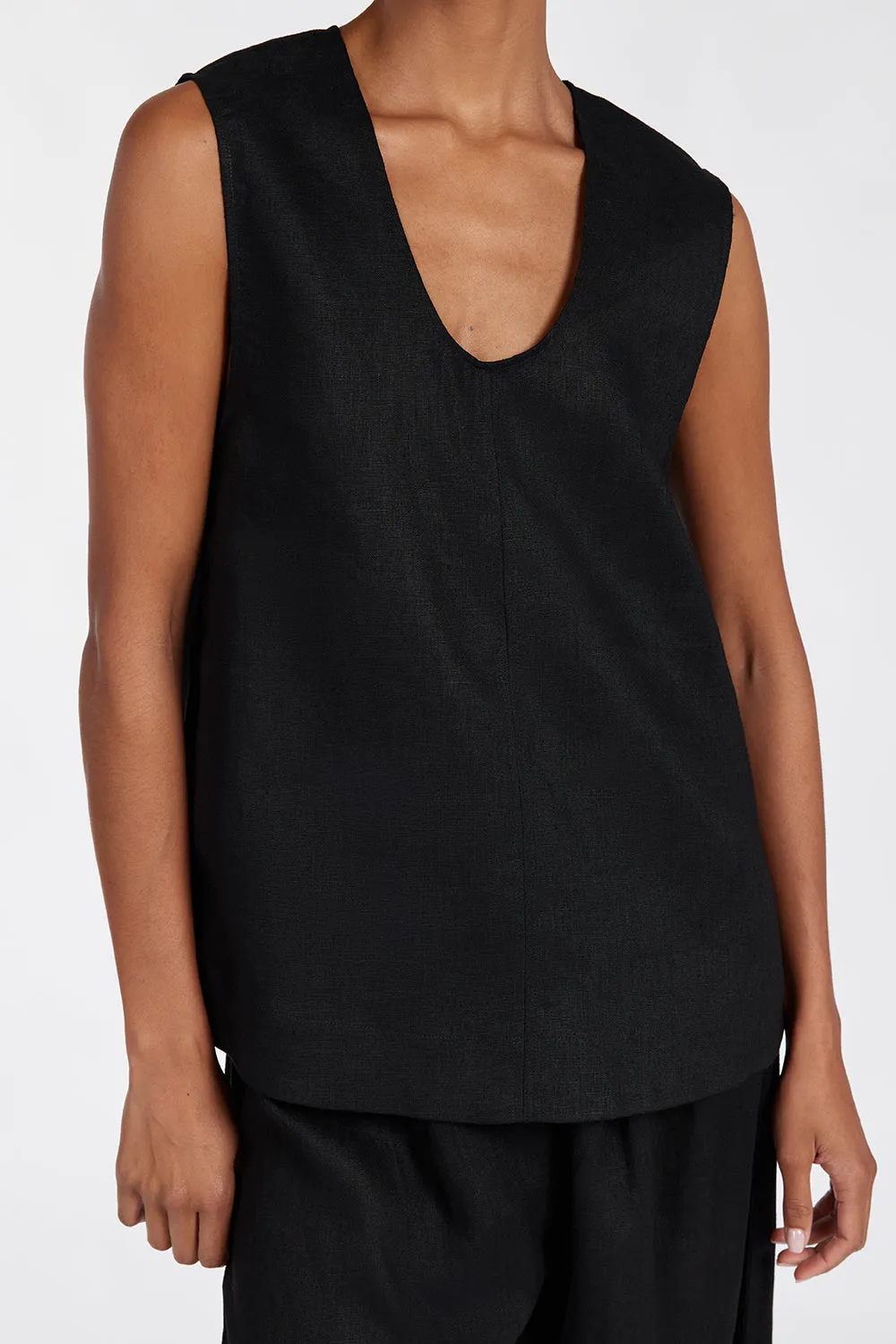 ANA BLACK LINEN SCOOP TOP sold by Dissh product image thumbnail 5