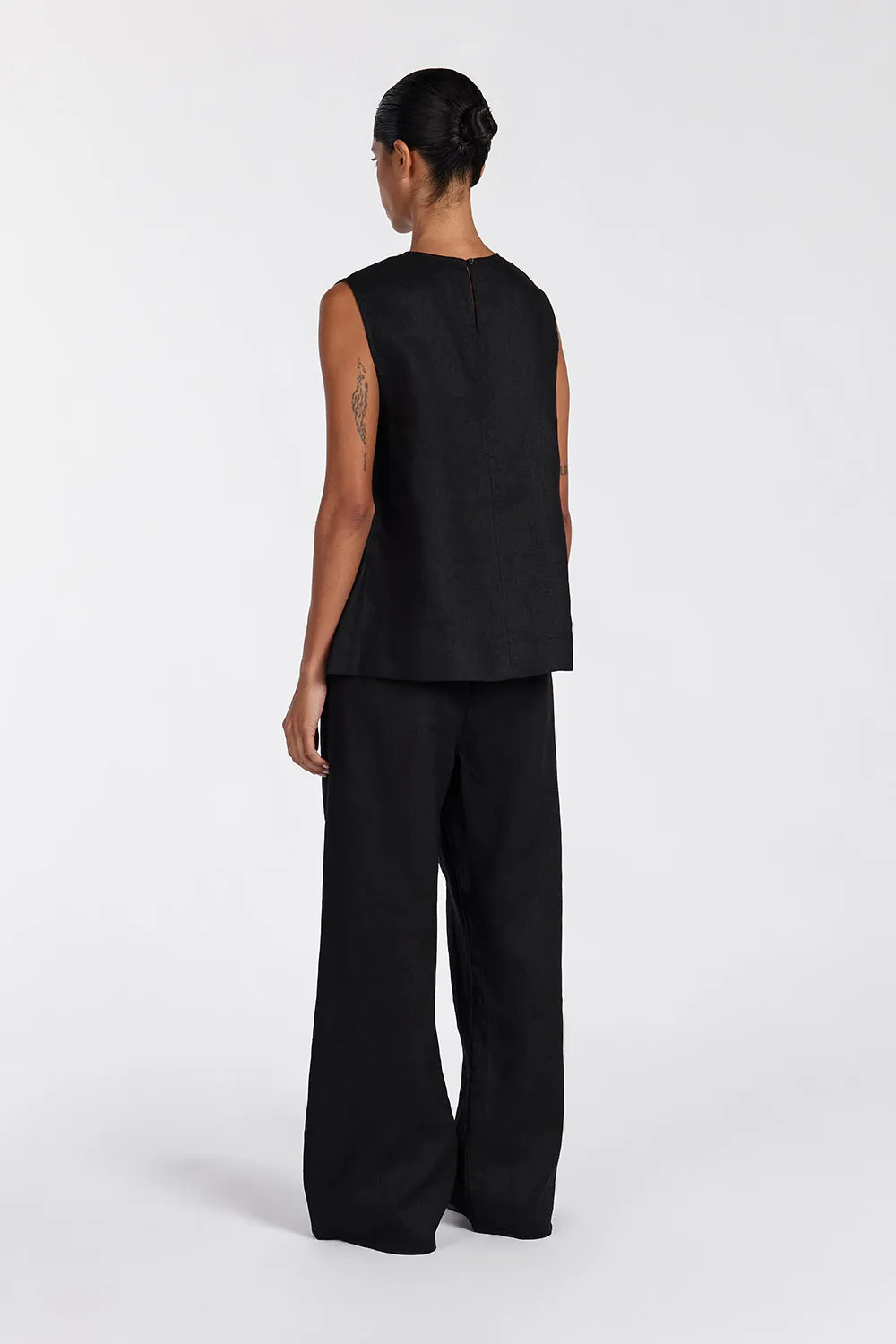 ANA BLACK LINEN SCOOP TOP sold by Dissh product image thumbnail 4