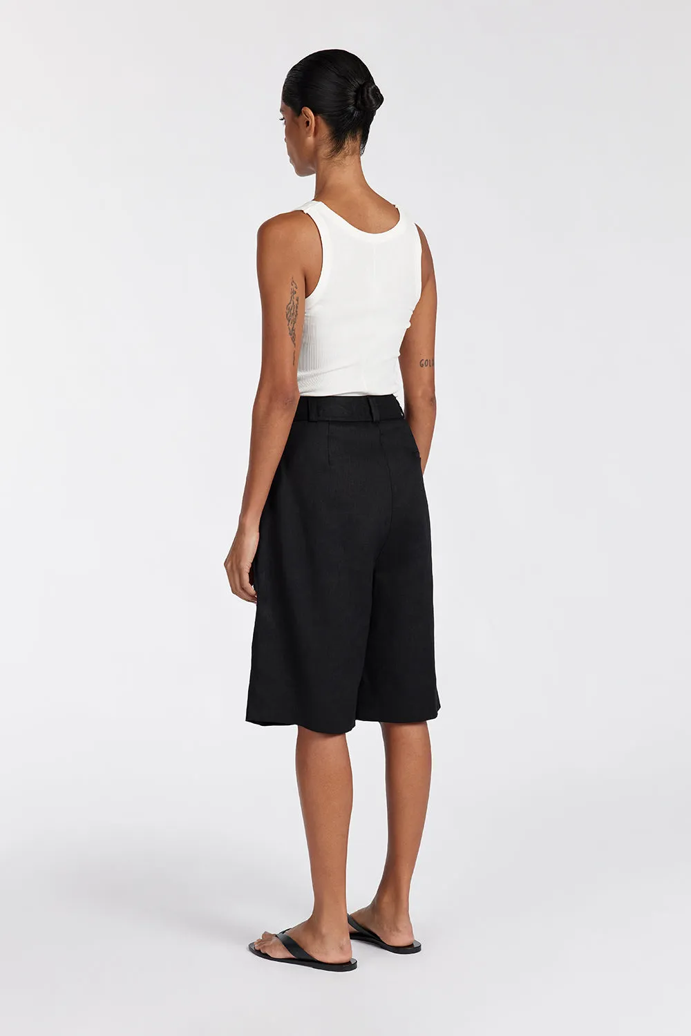 KAYLA BLACK LINEN BERMUDA SHORT sold by Dissh product image thumbnail 4