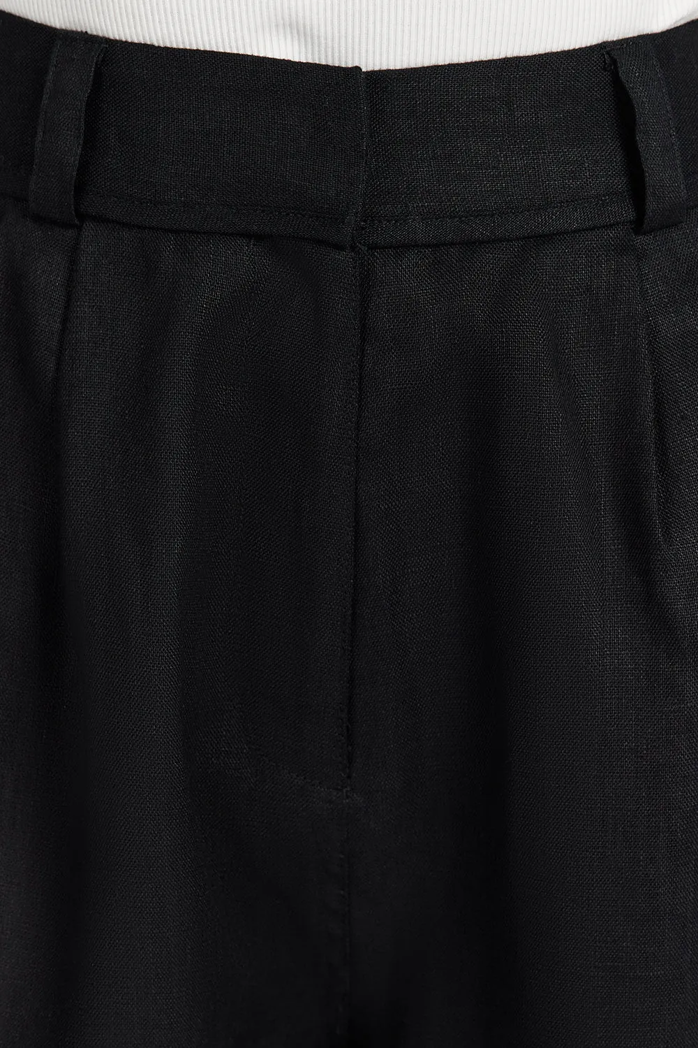 KAYLA BLACK LINEN BERMUDA SHORT sold by Dissh product image thumbnail 5
